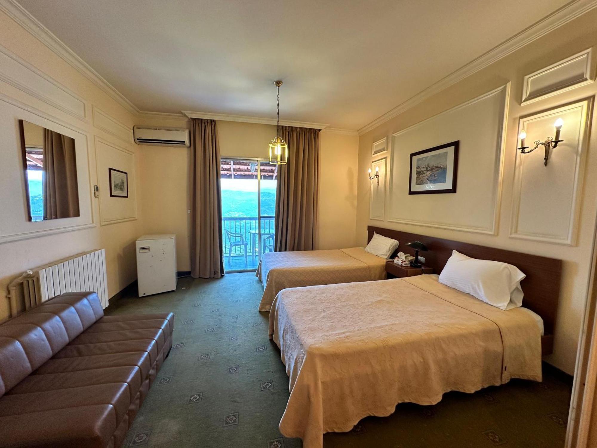 Отель Le Crillon Броумана Экстерьер фото