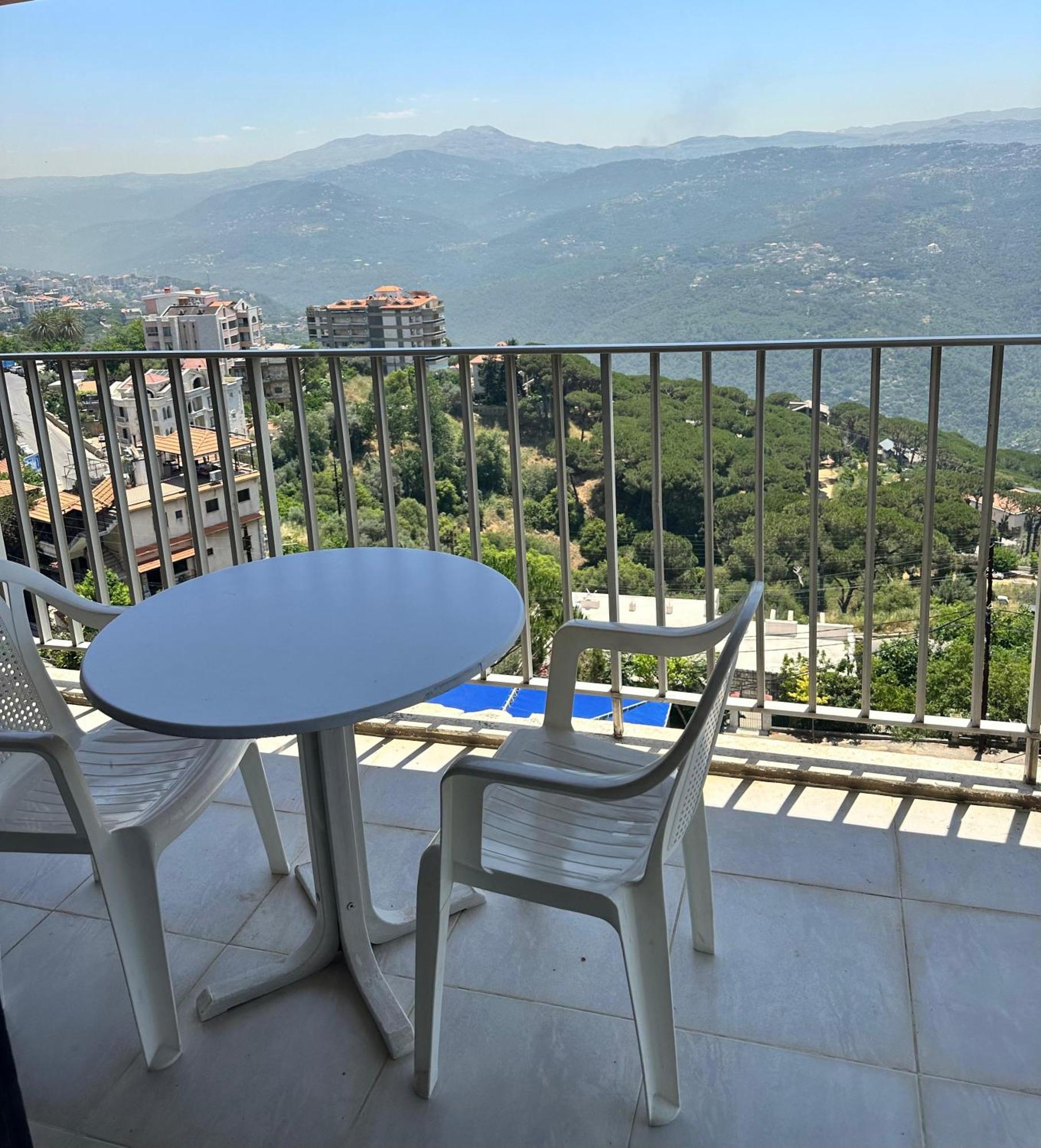 Отель Le Crillon Броумана Экстерьер фото